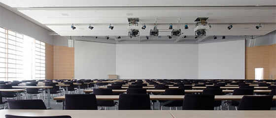 Diseño y instalaciones de equipos de video en una sala de conferencias
